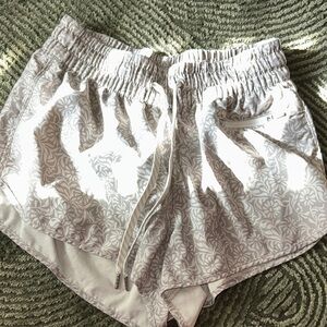 Vuori womens shorts XS
